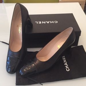 Chanel classic pump